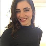 Profesora de alemán imparte clases en todos los niveles